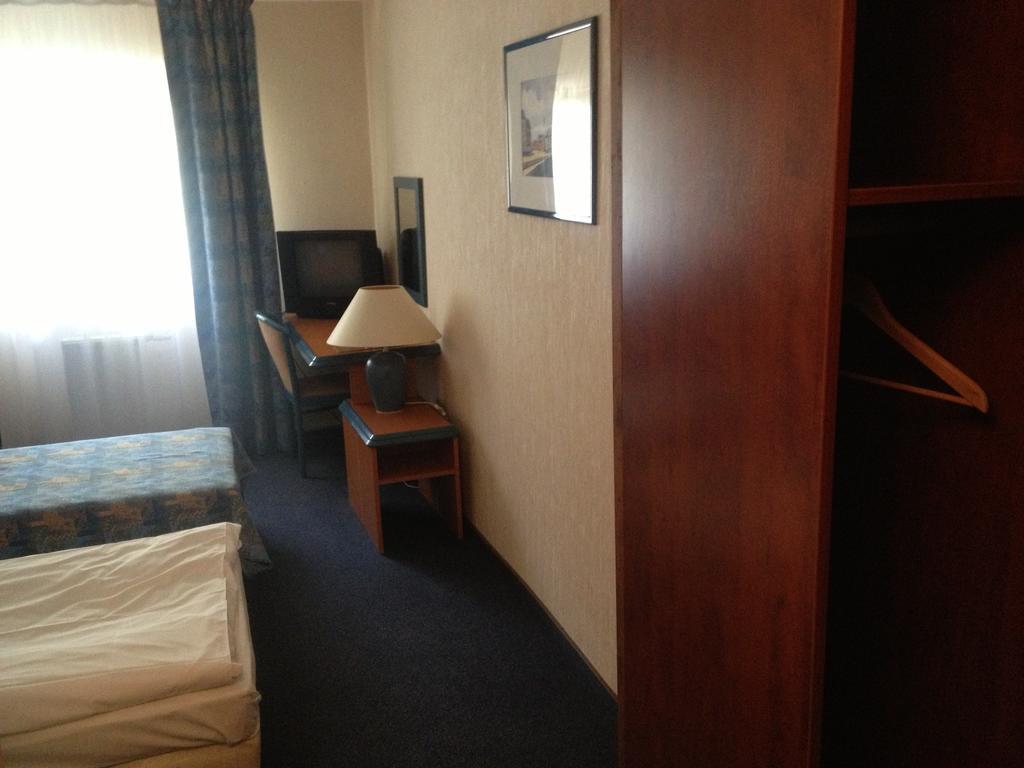 Hotel Tenishouse Marki  Room photo